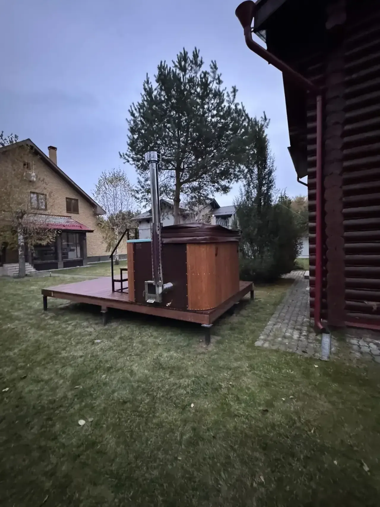 Купель со стороны дымохода и сервисной панели